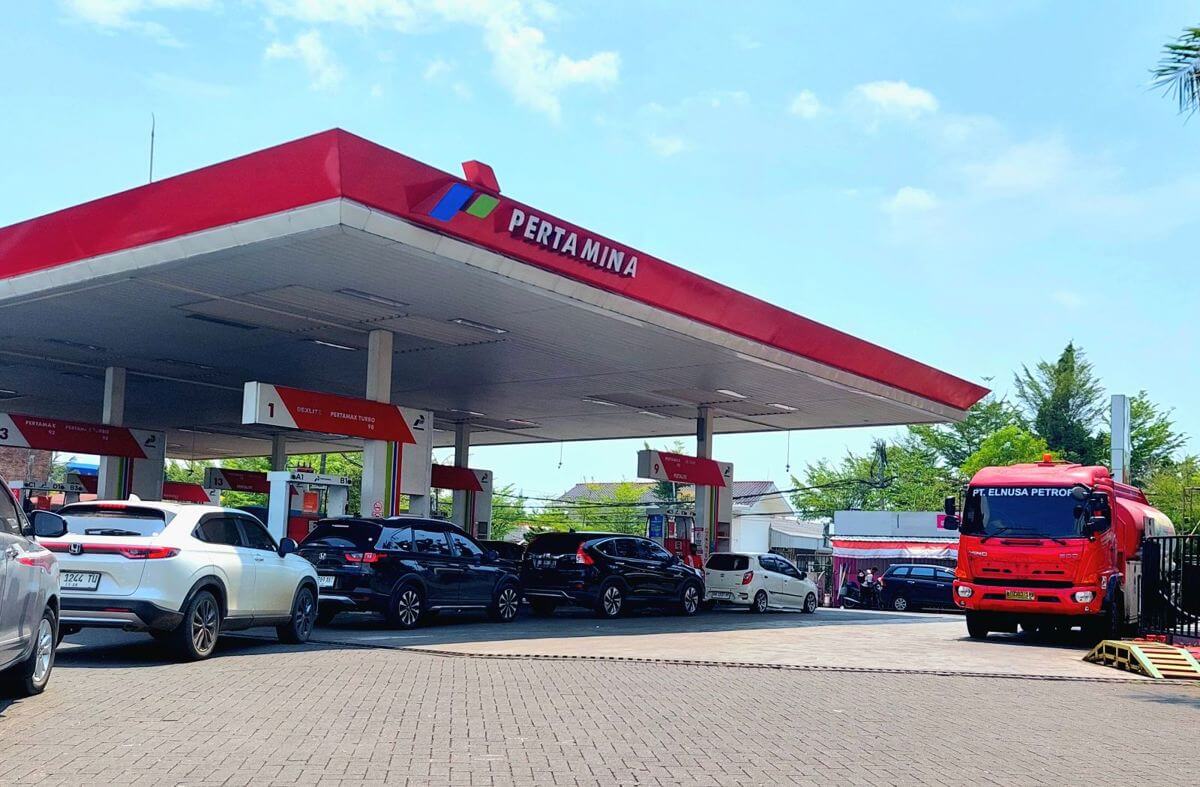 BIG EARN! Petrol Station for sale!!! Located at Batam, golden area, take over everything, turn key!