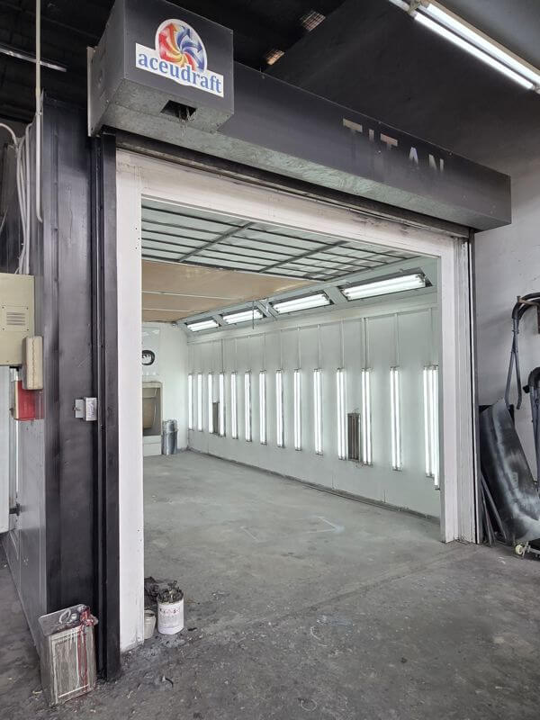 B2 Shop Unit with Spray Paint Booth for Take Over - Spraypaint Workshop