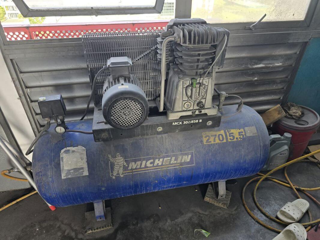 B2 Shop Unit with Spray Paint Booth for Take Over - Spraypaint Workshop