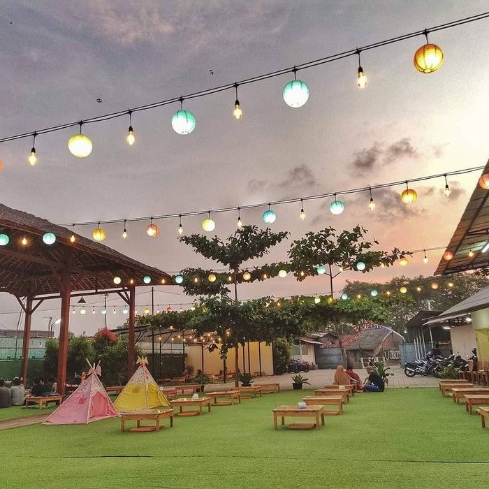 Iconic & influential Cafe Cafe at Batam for take over !