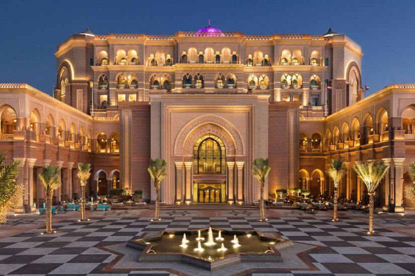4 Stars Premium Hotel in Batam looking for take over! Located at the heart of Nagoya