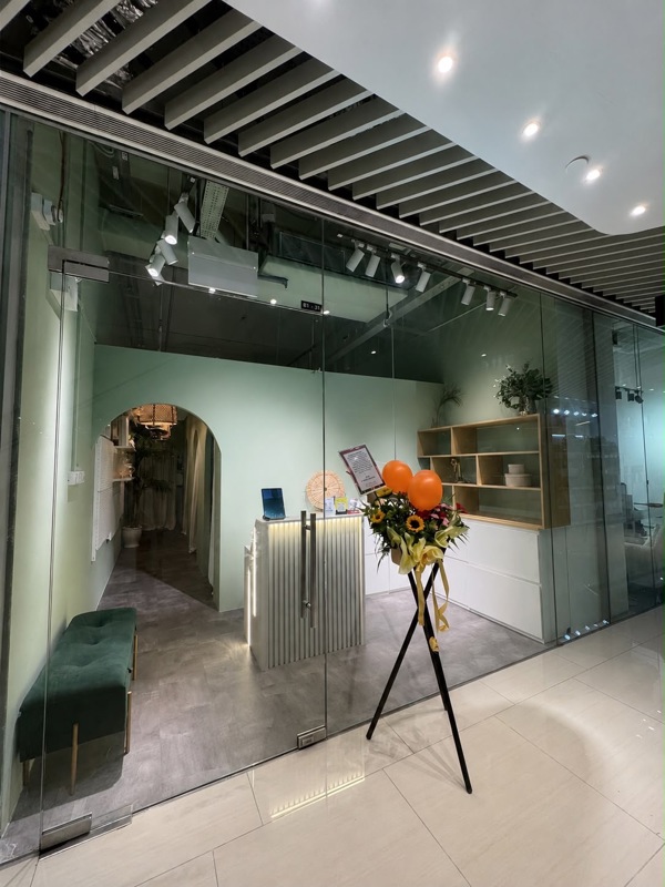 Fully Renovated Beauty Salon for Takeover in Central Area Shopping Mall