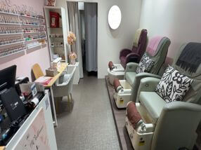 Beautiful Nail And Facial Salon For Take Over