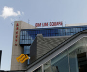 Free office space first day! Rent day to day 25 sgd! Or Weekly / monthly! Need agents!  image 4