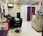 Jurong East Mrt: Full Service Fully Equipped Beauty Salon For Take Over image 1