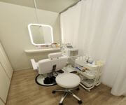 Local Beauty Salon for take over image 2